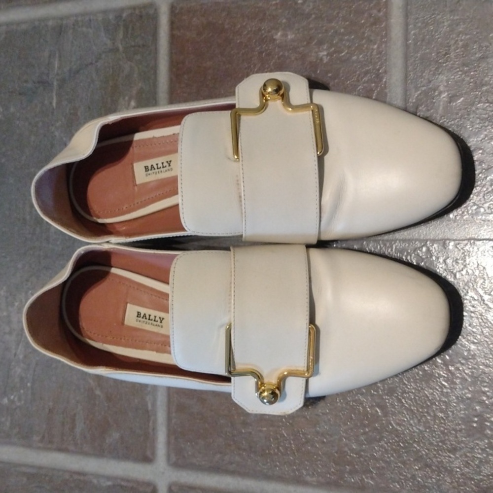 Bally white cream gold buckle hardware loafer size 36.5
